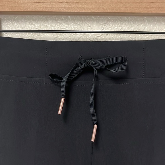 NWOT CALIA by Carrie Underwood Mid Rise Short 8” inseam Size Small - Picture 5 of 8